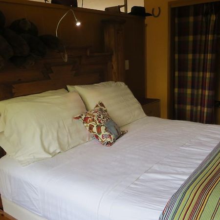 Zenyard Guest House Phoenix Buitenkant foto